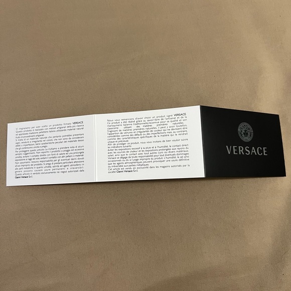VERSACE Card Packaging - Picture 3 of 3